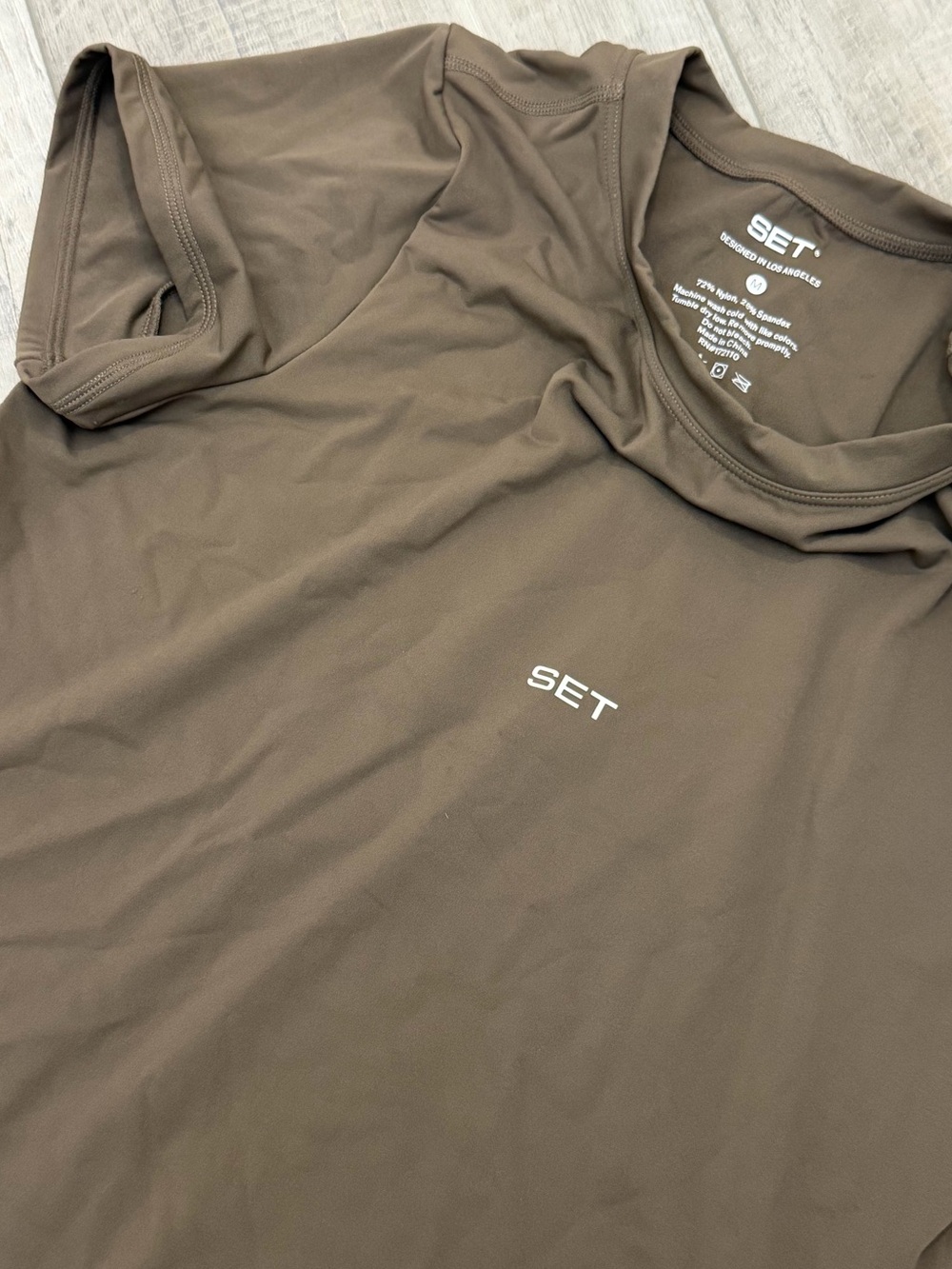 Set Active Breathe 1.0 Tee Grain Olive Green Medium New Gym Athletic Wear - Picture 10 of 10